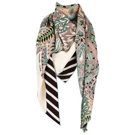 Scarf of the moment: Le Jardin de la Maharani